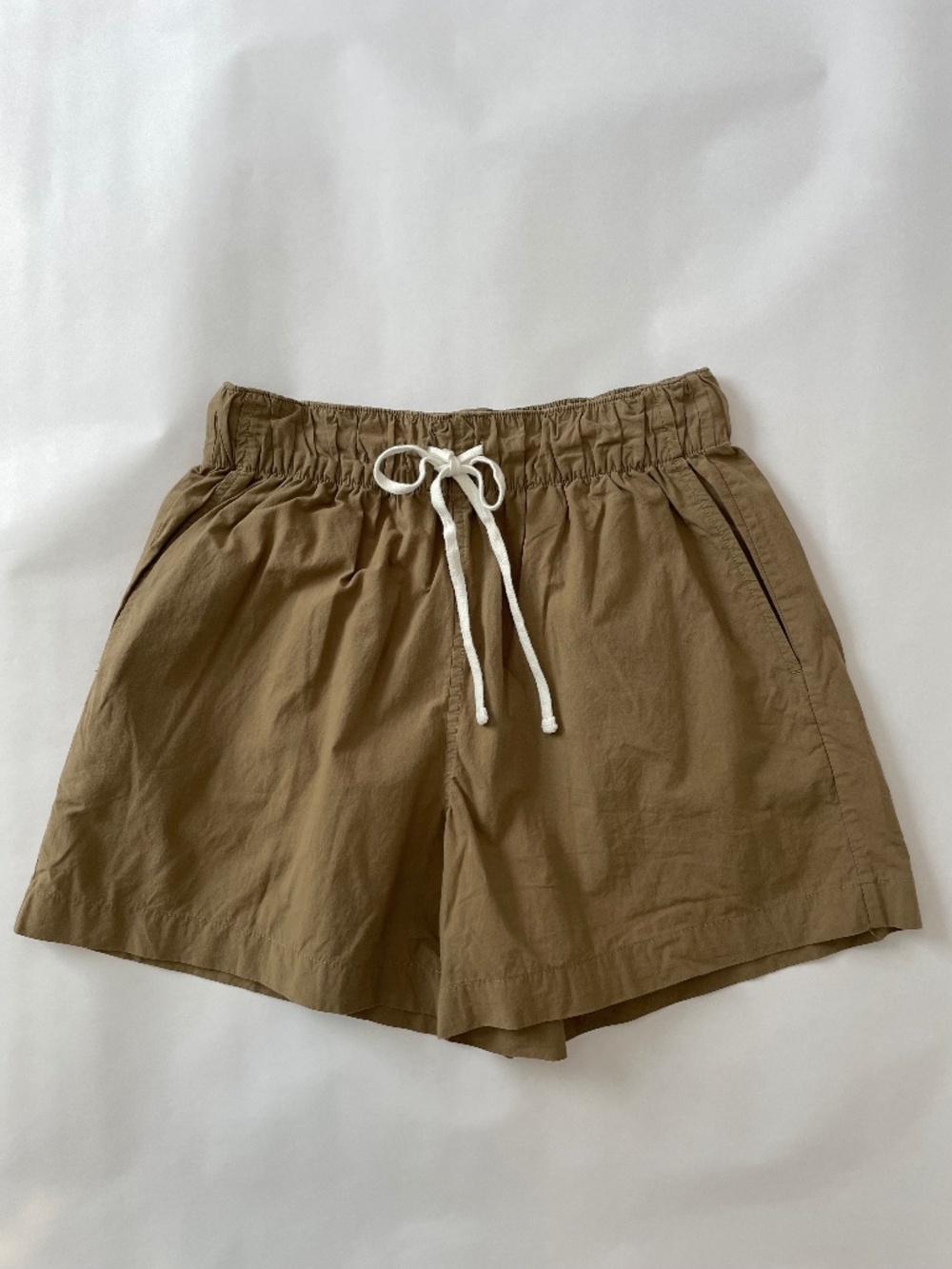 Buck Mason Elastic Waist 100% Cotton Relaxed Cargo Shorts, Brown Tan, Women's XS